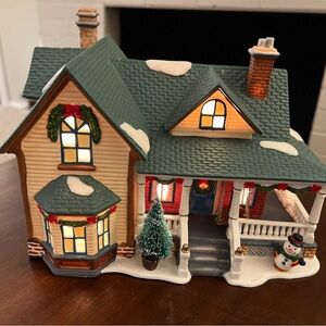 Charming Heartland Valley Village Lighted House with Green Roof